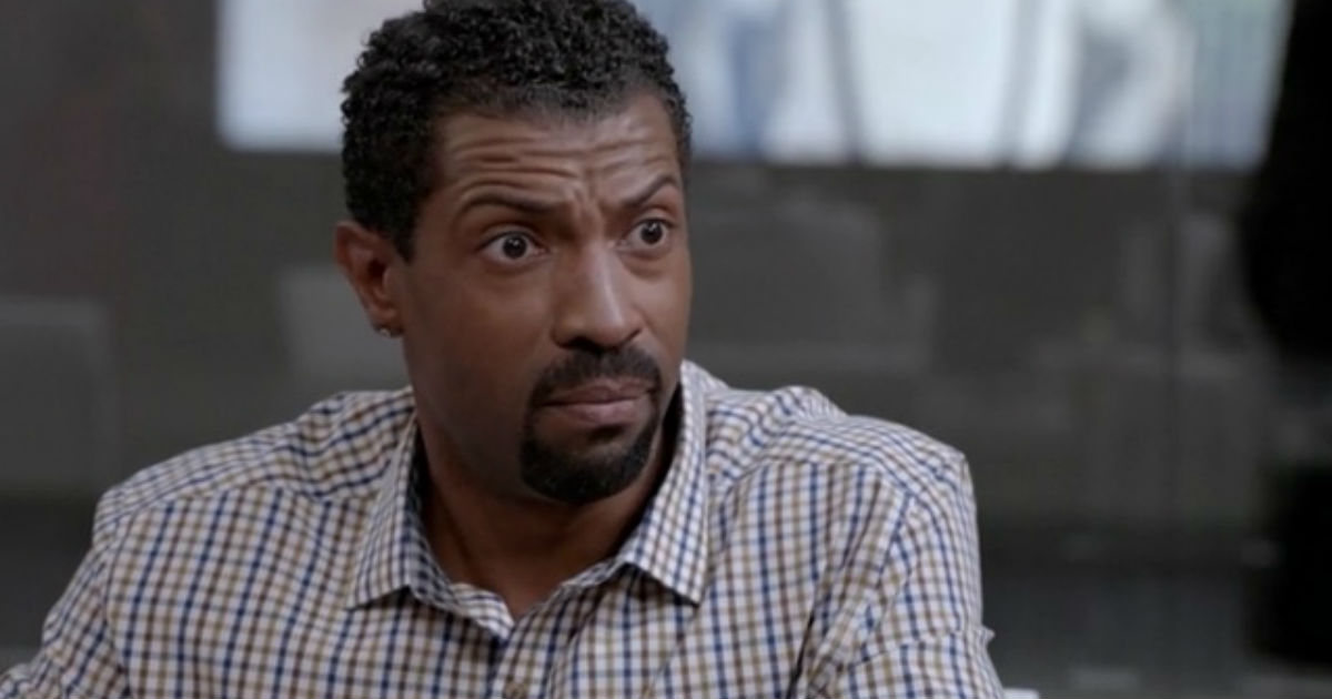 deon-cole-Charlie_Telphy-the-bobby-pen